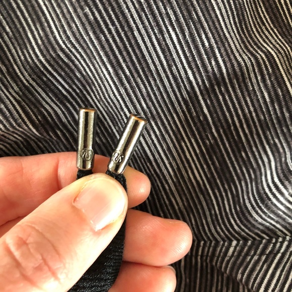 Women’s Lululemon activewear pants size small - Picture 4 of 5